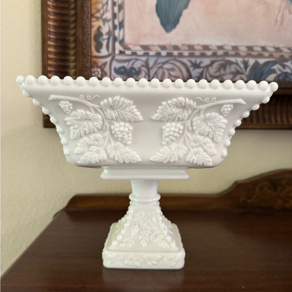 Vintage Westmoreland White Pedestal Bowl with Grape Design - Picture 2 of 2